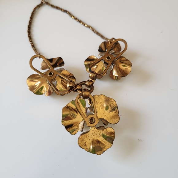Vintage Brass Tone Floral Necklace with Creme Enameling and Faux Pearls - Picture 9 of 16